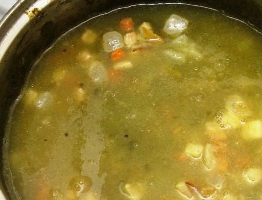 1. Этап. Суп с яйцом и мясом: Затем смешайте щавелевое пюре с обжаренными овощами, залейте бульоном с мясом, посолите и проварите после закипания 5-7 минут. Отварите яйца. Налейте в тарелку порцию супа, положите в него разрезанное на две половинки яйцо, посыпьте свежей зеленью и подайте на стол.