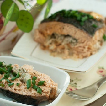 Горбуша в фольге на углях