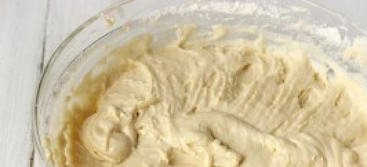 1. Этап. Воздушный пирог в мультиварке: Замесите тесто.