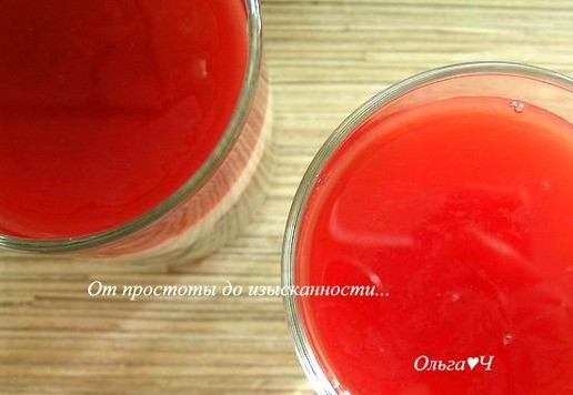 1. Этап. Венский десерт Пьяная вишня: Приготовьте желе как указано на упаковке, остудите и аккуратно залейте поверх сметаны. ***У меня домашнее желе из 0,5 л вишневого компота и 2 ч. л. агар-агара, сахар по вкусу.