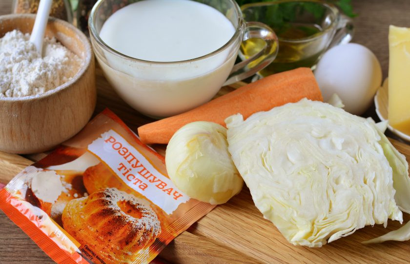 1. Этап. Капустная запеканка на кефире в духовке: Подготовьте все ингредиенты.