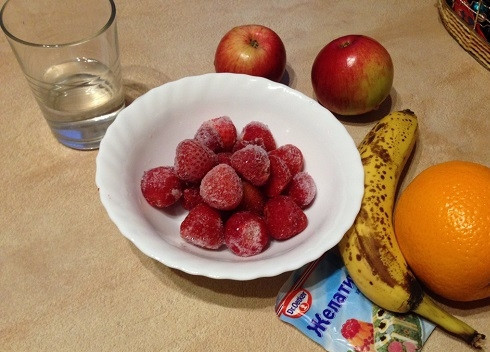 1. Этап. Фруктовый мусс: Вот из этих продуктов мы приготовим воздушный мусс. Вода должна быть холодной кипяченой.