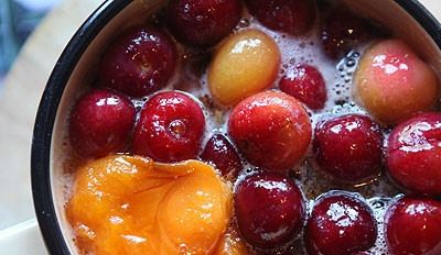 1. Этап. Варенье из черешни на зиму: 3. Доводим до кипения и снимаем с огня. И так три раза.