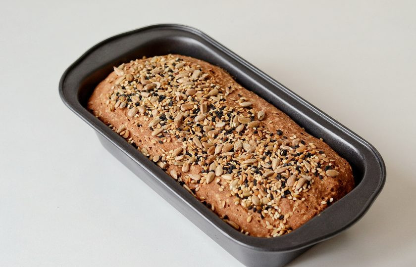 1. Этап. Хлеб без глютена: Готовый хлеб остудите в выключенной духовке.