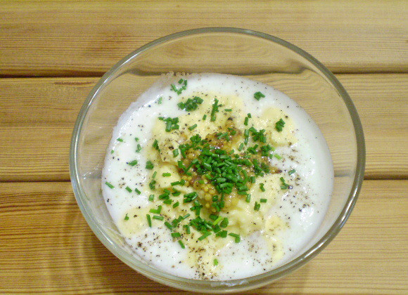 1. Этап. Диетический майонез: 4. Добавляем горчицу, соль, уксус, перец черный молотый, рубленую мелко зелень.