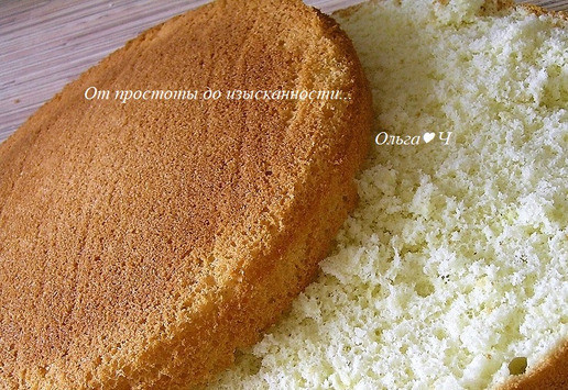 1. Этап. Торт Малиновая роскошь: Бисквит остудите в форме, затем аккуратно выньте. Разрежьте на 2 коржа.