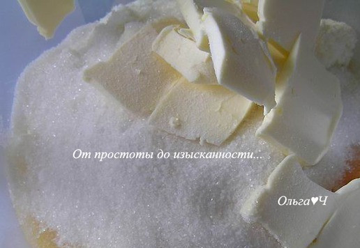 1. Этап. Творожная запеканка с маком: Творог соедините с сахаром, яйцами, крахмалом, ванилином, солью, манной крупой и размягченным сливочным маслом.