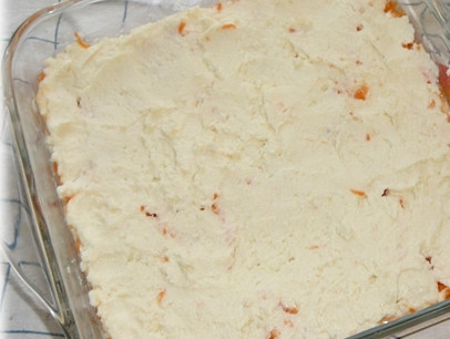 1. Этап. Творог с морковью: 9. Повторять слои так, чтобы верхним получился творог (можно сделать 1 слой моркови и 2 творога, или 2 моркови и 3 творога). Отправить в хорошо разогретую духовку. Через 30-40 минут творог с морковью в домашних условиях будет готов. Лучше дать ему хорошо остыть, тогда его можно хорошо нарезать.