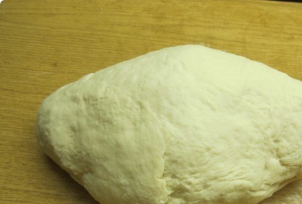 1. Этап. Багет в духовке: 5. Должно получиться тугое гладкое тесто.