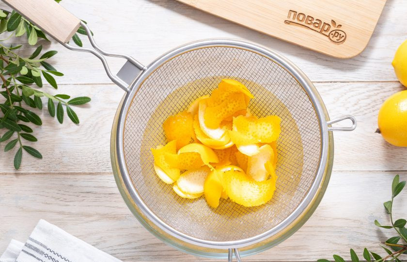 1. Этап. Домашний лимонад из лимона и апельсина: Затем процедите лимонад. По необходимости добавьте еще сахара.