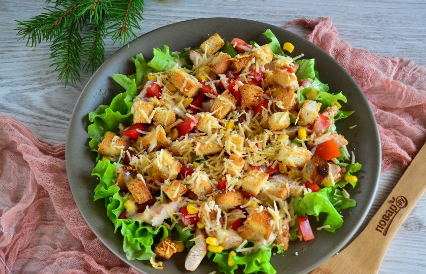 1. Этап. Салат с гренками: Вкусный салат с гренками готов. Приятного аппетита!