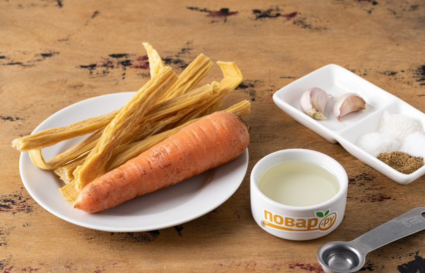 1. Этап. Соевая спаржа с морковью по-корейски: Подготовьте все ингредиенты.