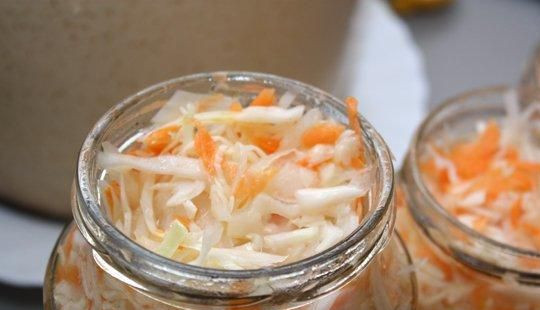 1. Этап. Маринованная капуста на скорую руку: 6. Готово! Кушайте сразу или переложите в стерильные банки и закатайте на зиму!