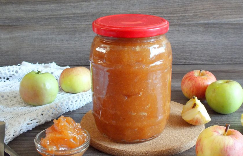 1. Этап. Яблочное повидло как в СССР: Из указанного количества ингредиентов получилась одна баночка объемом 0,8 литра. Вкусных вам заготовок!