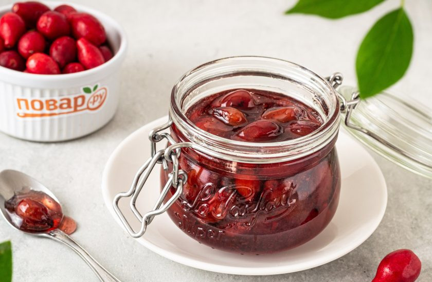 1. Этап. Варенье кизиловое: Готовое варенье остудите, затем переложите в чистую стерилизованную баночку. Кизиловое варенье готово, приятного вам аппетита!