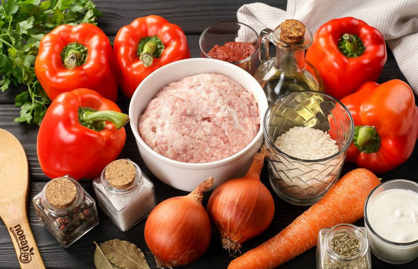 1. Этап. Перцы с фаршем и рисом фаршированные рецепт в кастрюле: Подготовьте ингредиенты.