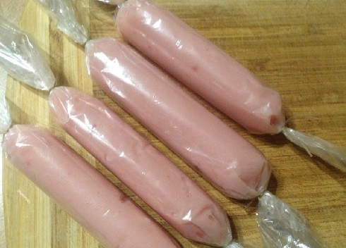 1. Этап. ПП-сосиски: Желательно делать сосиски одного размера. На одну сосиску уходит столовая ложка массы.