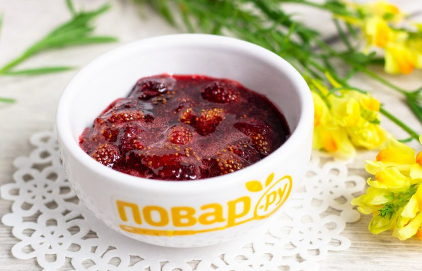 1. Этап. Земляничное варенье: Наше земляничное варенье готово! Разлейте в стерилизованные банки и поставьте на хранение. Или когда остынет, сразу же подавайте к чаю.