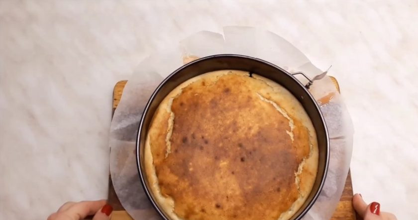 1. Этап. Пирог с яблоками по-Афински: 5. Отправьте пирог в разогретую до 200 градусов духовку на 40 минут. Приятного аппетита!