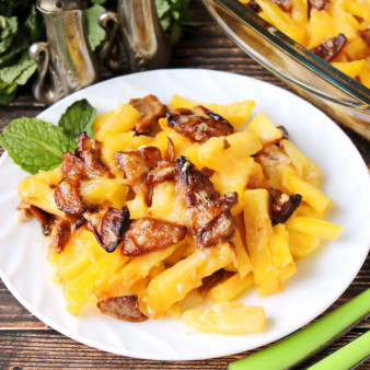 Грибы со свининой и картофелем в духовке