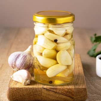 Чеснок маринованный в виноградном соке