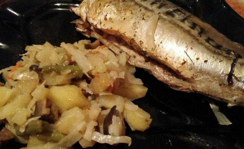 1. Этап. Скумбрия, запеченная с овощами в рукаве: 7. Из указанного количества получается 3 хорошие порции (рыба легко делится, поскольку получается нежной и мягкой).