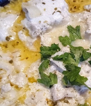 1. Этап. Ароматный минтай: Украсить зеленью. Блюдо готово. Можно подавать.