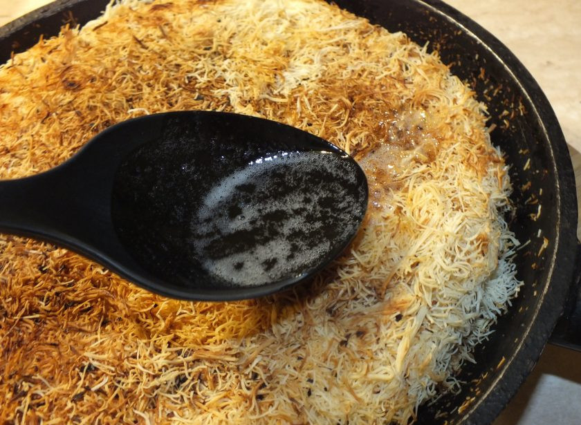 1. Этап. Кнафе: Готовый горячий кнафе полейте сиропом. Дайте пропитаться в течение двух часов.