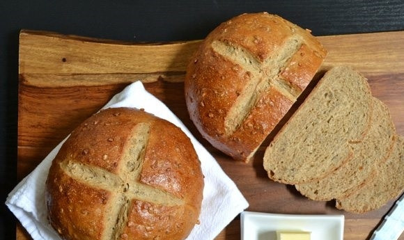 1. Этап. Хлеб с семечками: 14. Немного остудите его и нарезайте ломтиками.