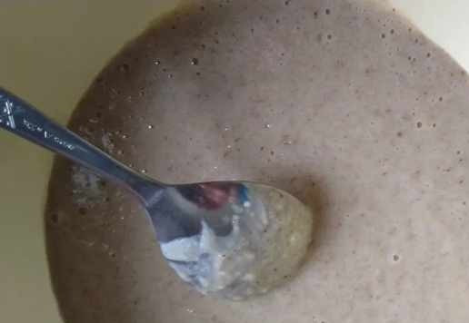 1. Этап. Блины с гречкой: Разбавить вторым стаканом молока. Тесто хорошо перемешать и оставить подходить примерно 45-50 минут.