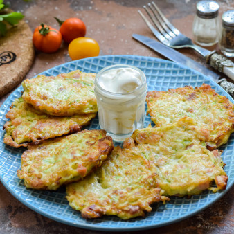 Оладьи из кабачков с беконом