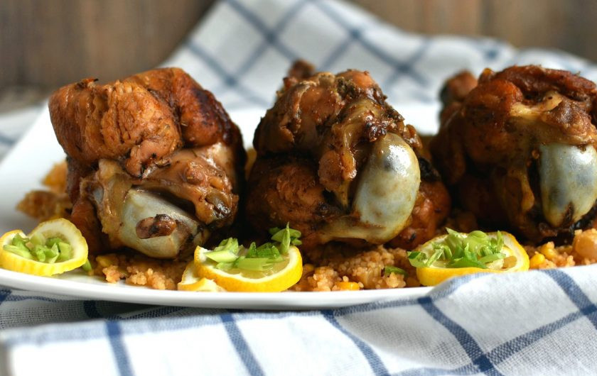 1. Этап. Пикантная индейка с ароматный кускусом: Подавайте индейку с кускусом и ломтиками лимона.