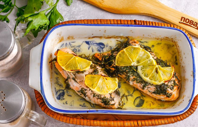 1. Этап. Лосось по-шведски: Запеките лосось примерно 15-20 минут, крупные кусочки запекайте чуть больше по времени.