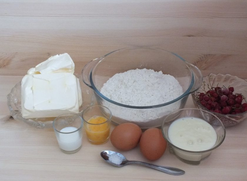 1. Этап. Торт Любава: Подготовьте необходимые ингредиенты. Масло должно быть комнатной температуры.