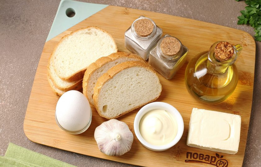 1. Этап. Бутерброды с плавленым сыром и яйцом: Подготовьте все ингредиенты.