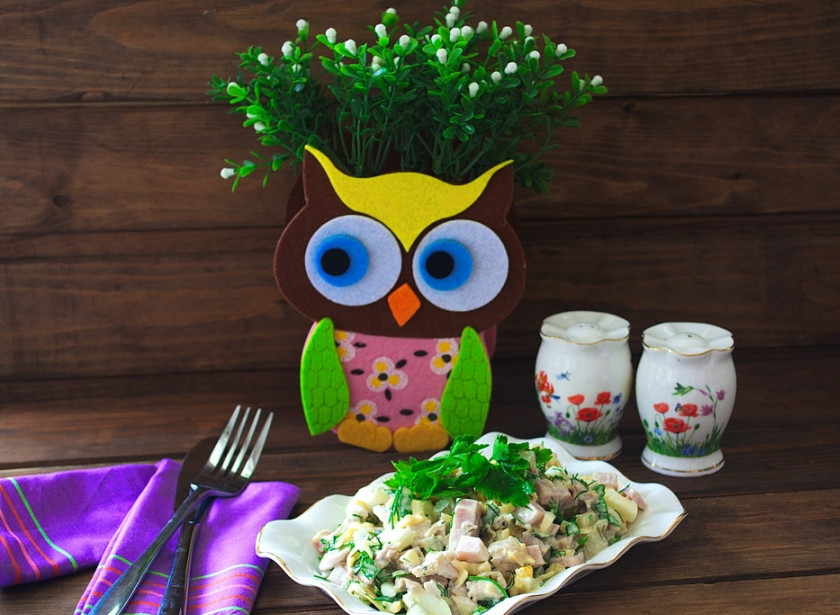 1. Этап. Салат Мужской идеал: Салат заправить майонезом или сметаной и подать к столу.