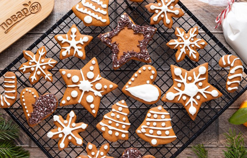 1. Этап. Домашнее имбирное печенье: Затем по желанию его можно украсить глазурью и кондитерской посыпкой.