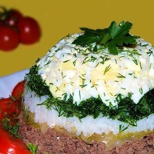 Салат слоеный с печенью