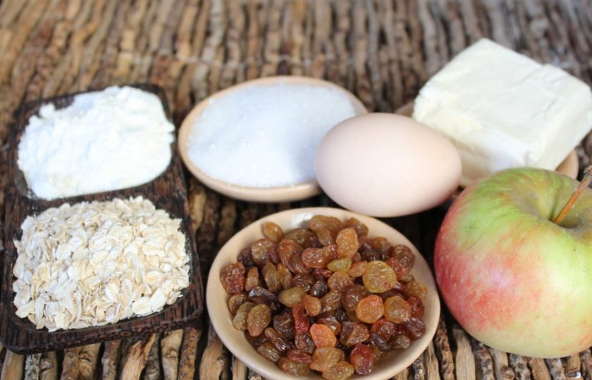 1. Этап. Овсяное печенье с изюмом и яблоками: Подготовим необходимые ингредиенты.