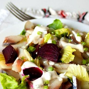 Салат рыбный с картофелем