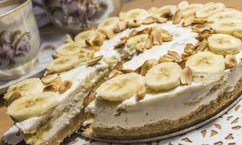 1. Этап. Торт из бананов: 10. Отправьте тортик в холодильник минимум на 5 часов, а после можете подавать его к чаю.