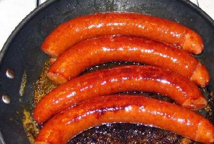 1. Этап. Жареная колбаса с картофелем: Когда пиво выкипит...