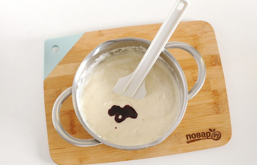 1. Этап. Розовый бисквит: Перемешайте все еще раз аккуратными движениями и добавьте краситель.