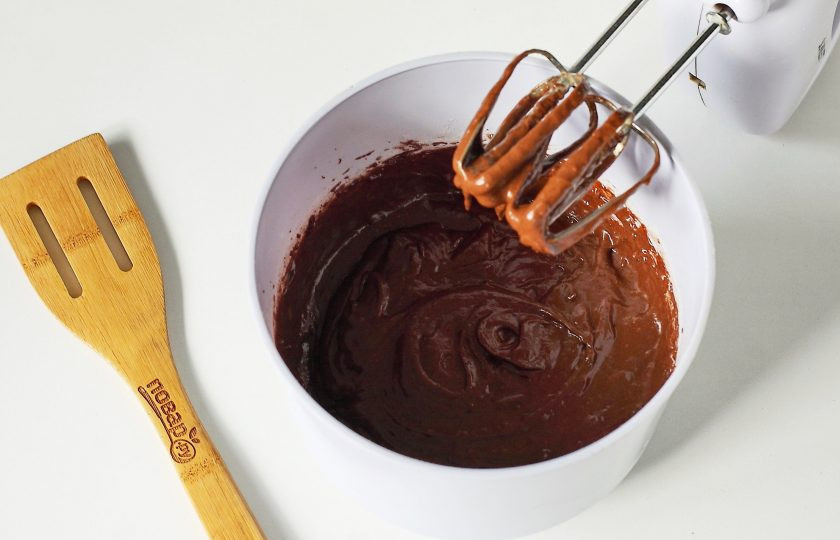 1. Этап. Шоколадно-банановые кексы: Взбейте все еще раз до однородного состояния.