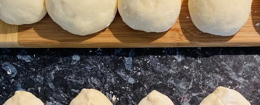 1. Этап. Ватрушки с творогом: Слепить как пирожок не толстым швом