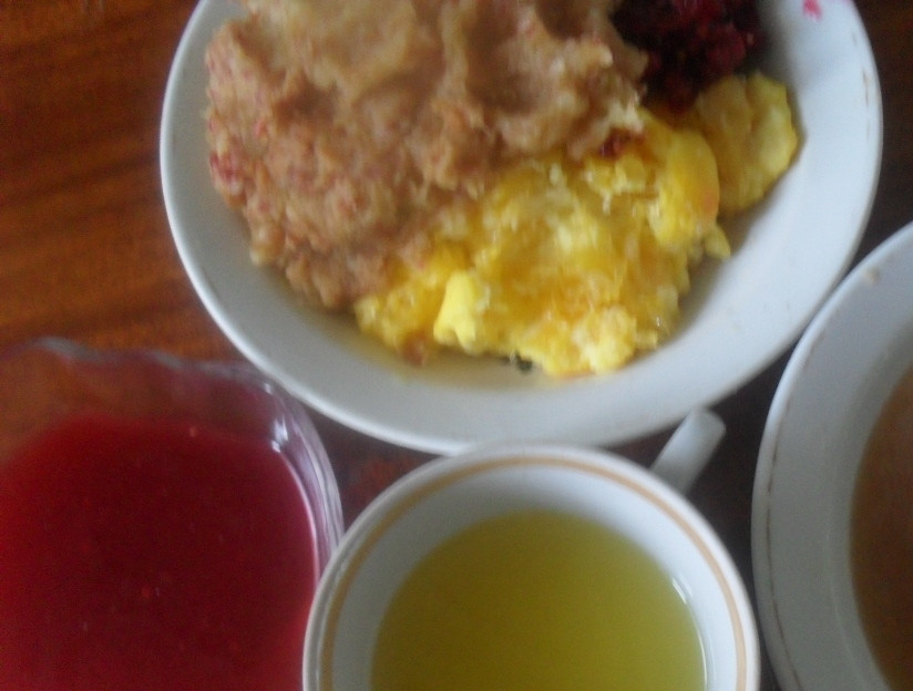 1. Этап. Ягодный морс: Вымойте все остальные ягоды и фрукты. Отожмите сок любым удобным для вас способом. В идеале необходимо сделать это через соковыжималку.