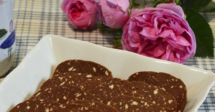 1. Этап. Сладкая колбаса в домашних условиях: 6. Вот и все! Приятного аппетита!