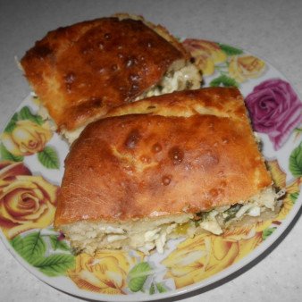 Заливной пирог с зелёным луком и яйцом