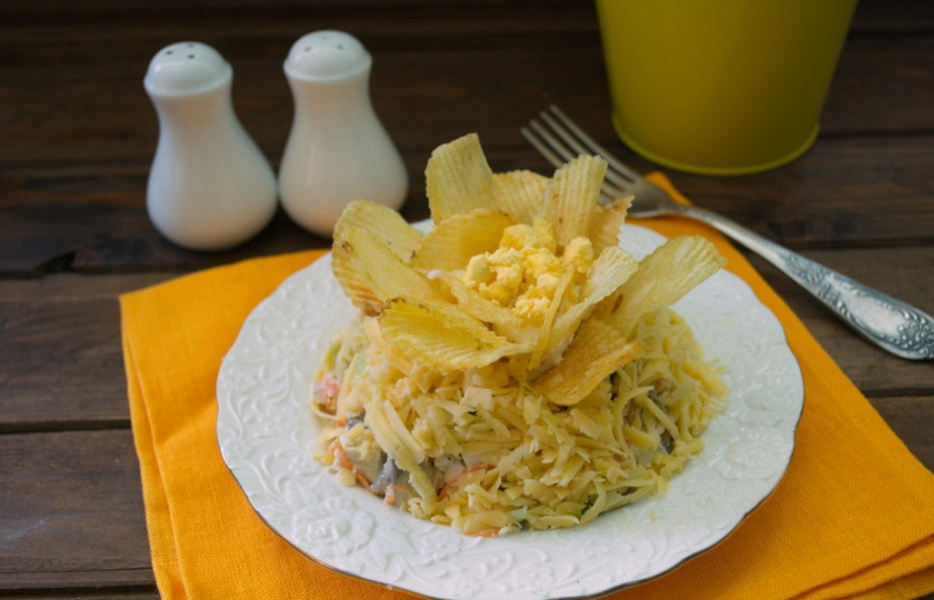 1. Этап. Салат Орхидея с курицей: Подайте готовый салат охлажденным. Приятного аппетита!