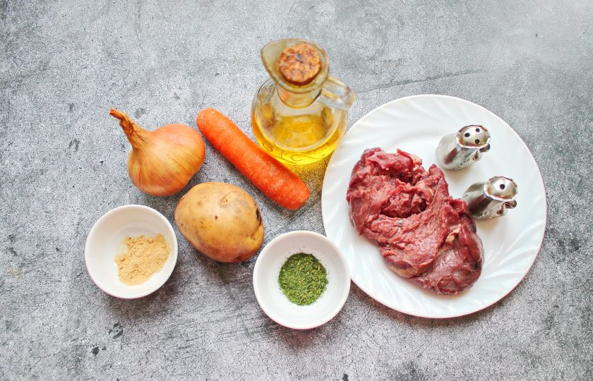 1. Этап. Оленина с картошкой в духовке: Подготовьте все необходимые ингредиенты для приготовления оленины с картошкой в духовке.